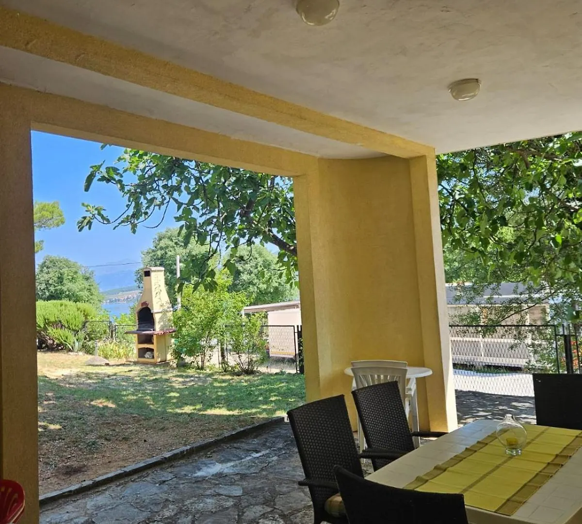 Family apartment by the beach غورني كارين